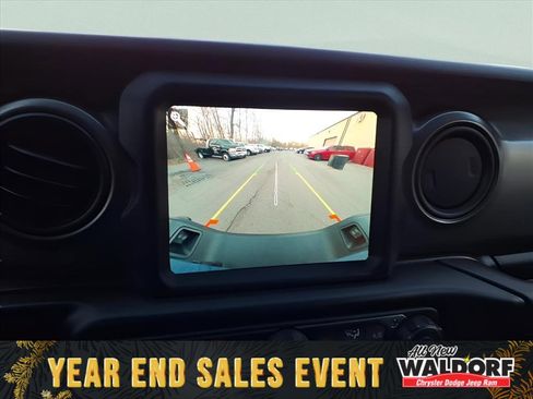 Used 2022 Jeep Gladiator Willys image 16