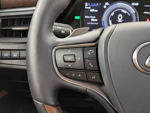 Certified 2024 Lexus ES 300h Ultra Luxury w/ Accessory Package (Z2) image 21