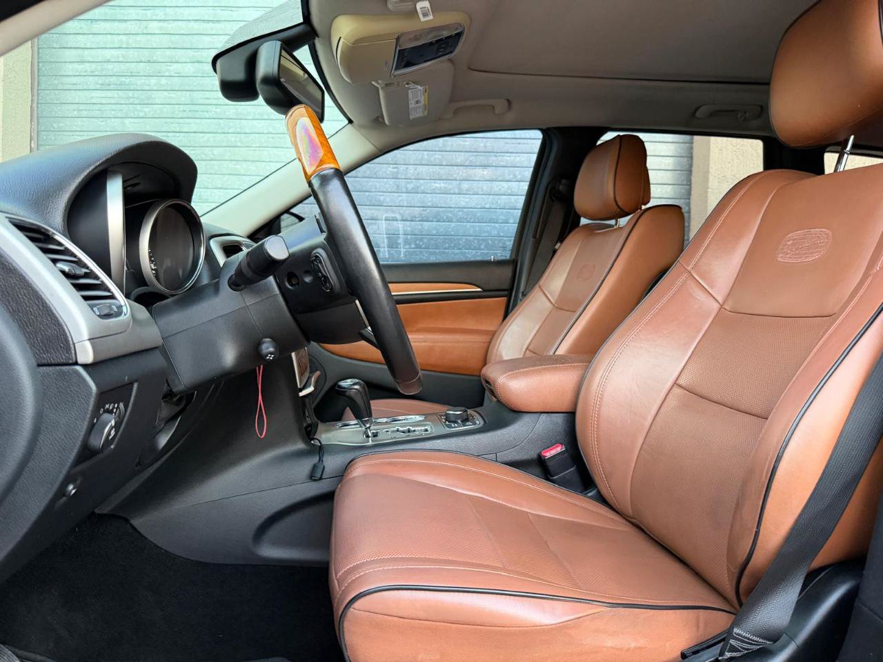 Used 2011 Jeep Grand Cherokee Overland AWD/4WD image 16