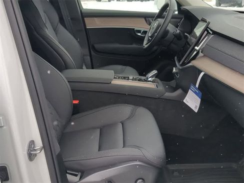 New 2025 Volvo XC90 B5 Plus w/ Protection Package Premier image 22