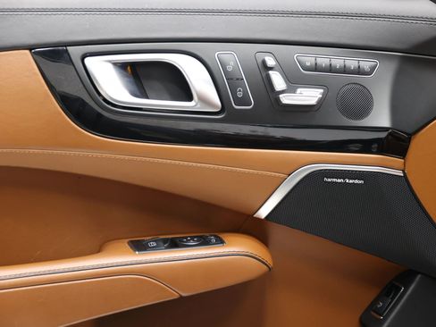 Used 2014 Mercedes-Benz SL 550 image 11