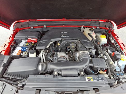Used 2019 Jeep Wrangler Unlimited Sahara AWD/4WD image 27