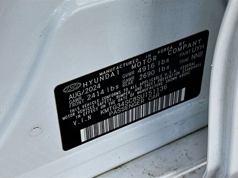 Used 2025 Genesis G70 2.5T AWD/4WD image 12