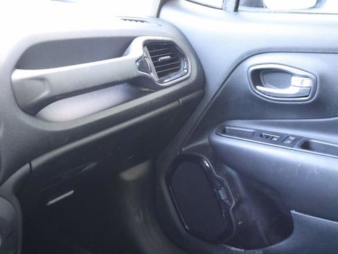 Used 2020 Jeep Renegade Altitude image 15