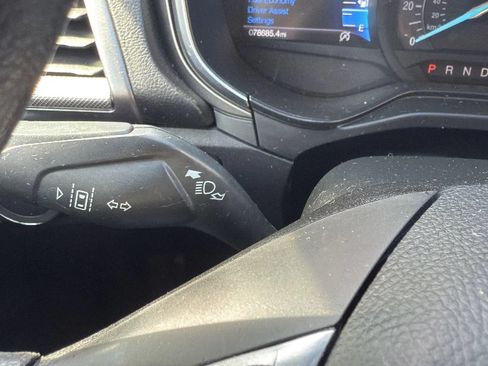 Used 2020 Ford Fusion SE FWD image 14