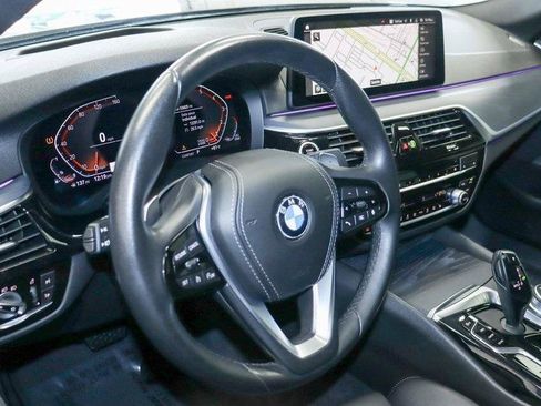 Used 2022 BMW 530i xDrive w/ Premium Package image 17