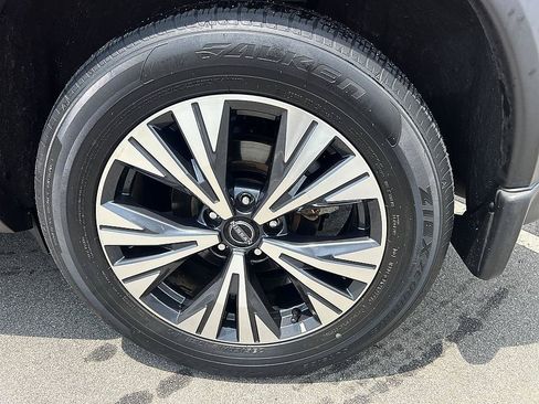 Certified 2023 Nissan Rogue SV w/ SV Premium B Package FWD image 10