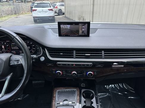 Used 2019 Audi Q7 3.0T Premium w/ Cold Weather Package AWD/4WD image 16