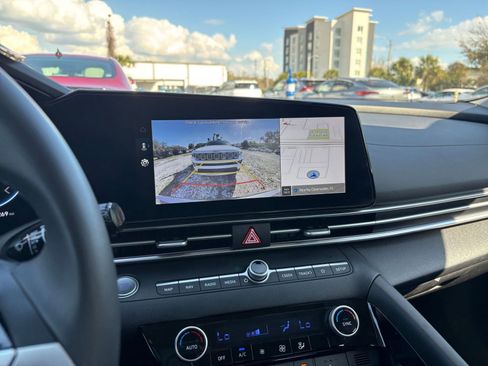 Used 2025 Hyundai Elantra SEL image 27