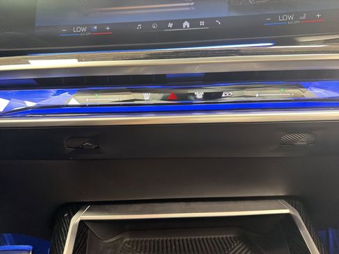 Used 2024 BMW i7 xDrive60 w/ Executive Package image 18