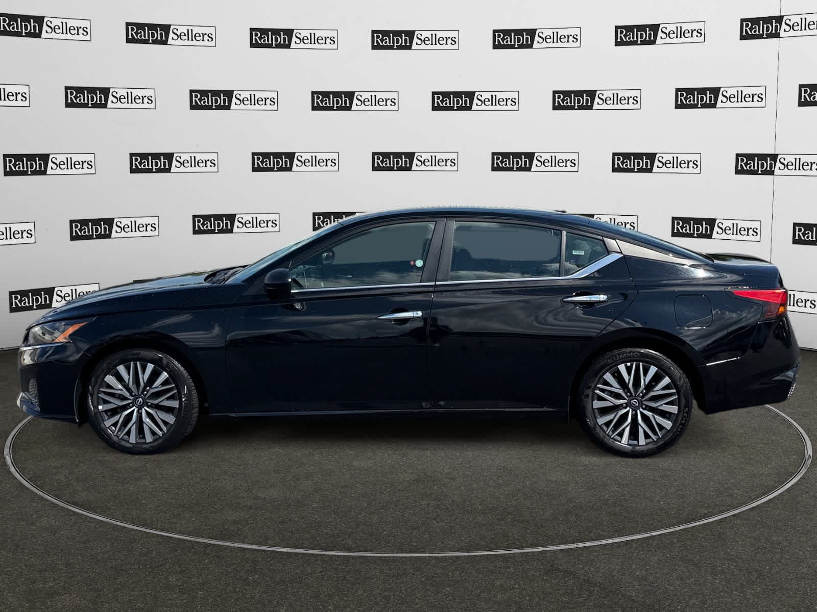Used 2025 Nissan Altima 2.5 SV FWD image 3