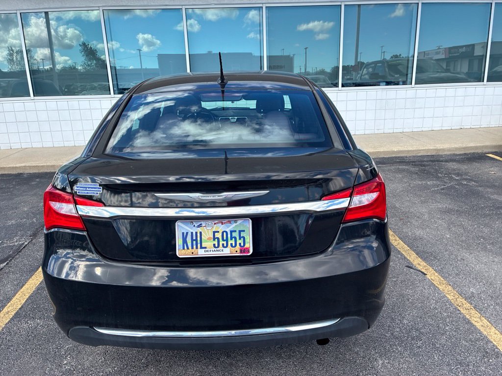 Used 2013 Chrysler 200 Touring w/ Cold Weather Group FWD image 4