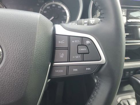 Used 2023 Toyota Highlander LE image 25