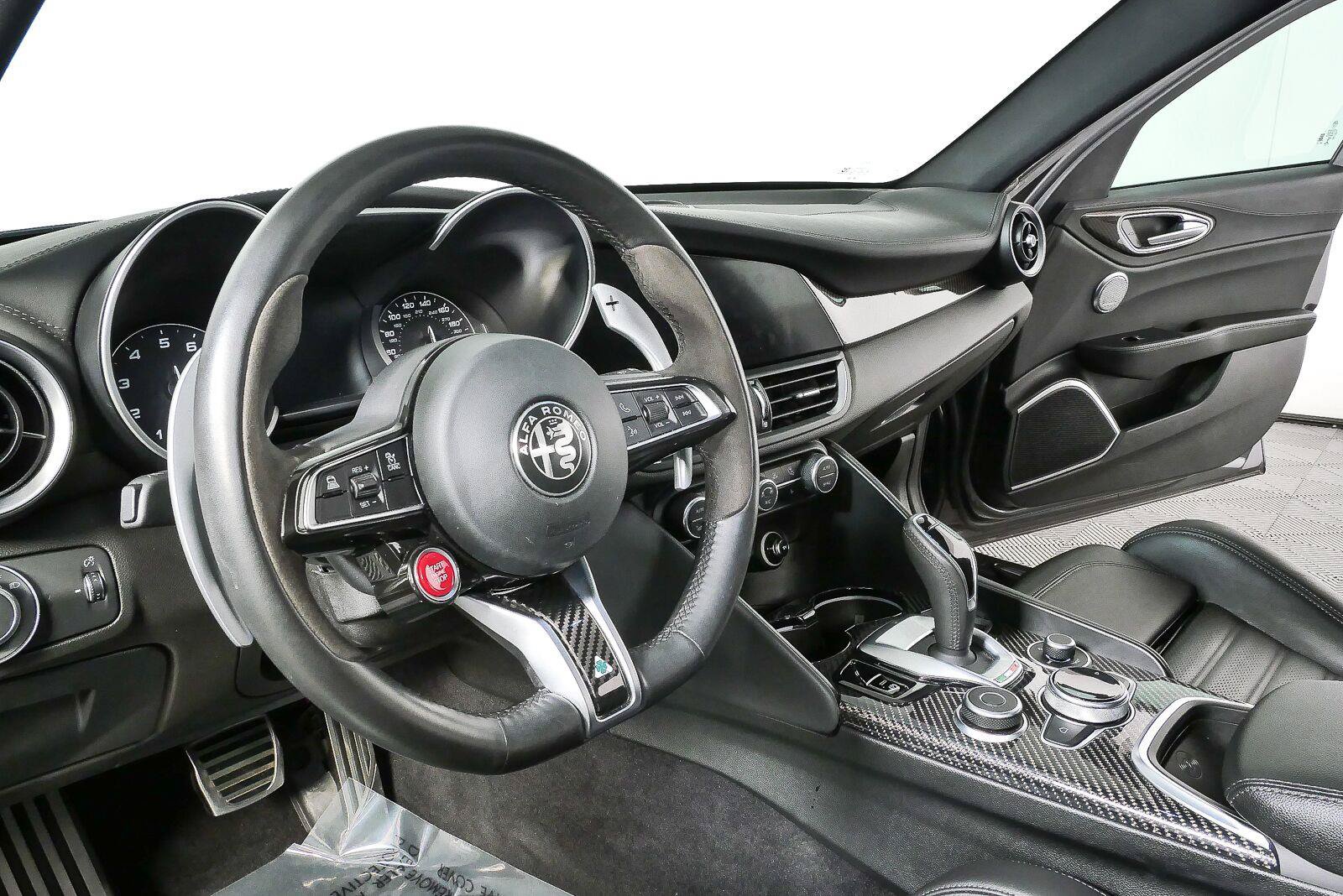 Used 2023 Alfa Romeo Giulia Quadrifoglio RWD image 5