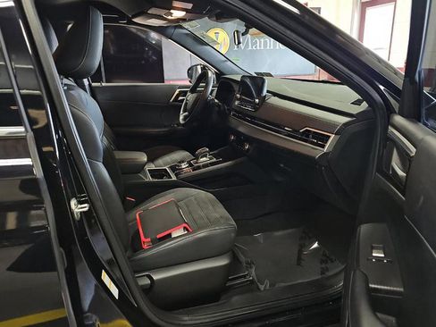 Used 2023 Mitsubishi Outlander SE Black Edition image 11