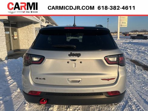Used 2025 Jeep Compass Trailhawk w/ Trailhawk Elite Group AWD/4WD image 5