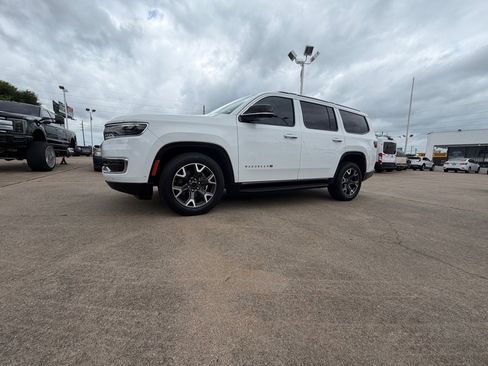 Used 2024 Jeep Wagoneer Series III w/ Flexible Seating Group AWD/4WD image 7