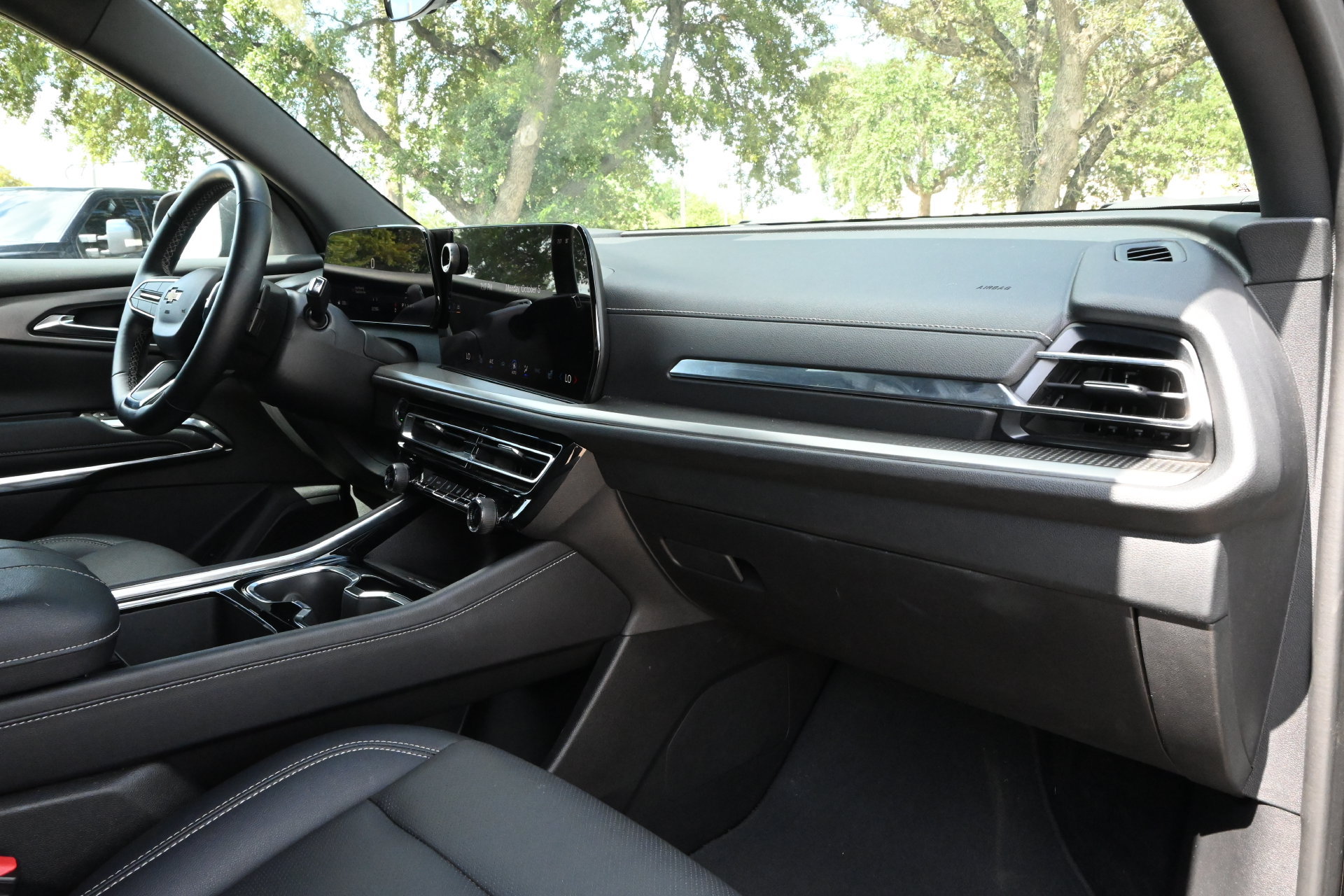 Used 2025 Chevrolet Traverse LT FWD image 22