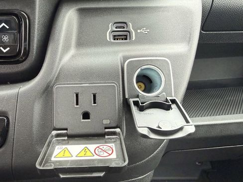 New 2025 RAM ProMaster 3500 w/ Quick Order Package 22G SLT image 27