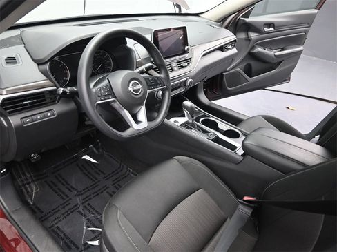 Used 2024 Nissan Altima 2.5 SV image 17