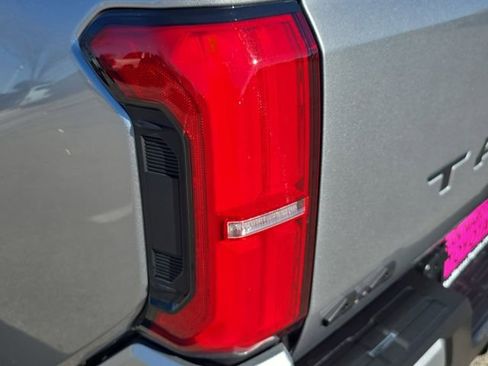 Used 2025 Toyota Tacoma SR5 image 33