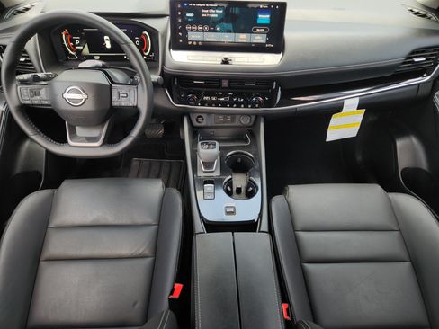 Used 2025 Nissan Rogue SL w/ Tech Package FWD image 28