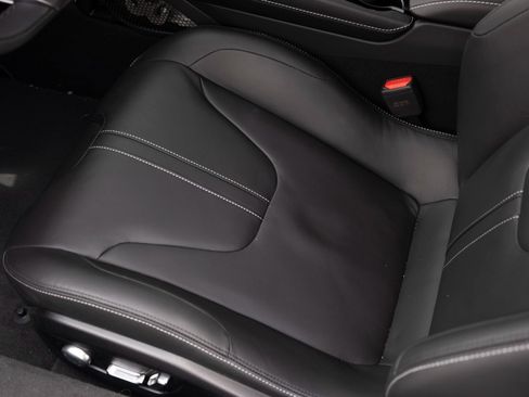 Used 2025 Lotus Emira RWD image 5