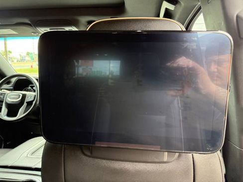 Used 2021 GMC Yukon SLT w/ SLT Premium Package image 30