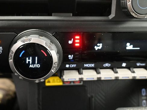 Used 2024 Toyota Tacoma Trailhunter image 22