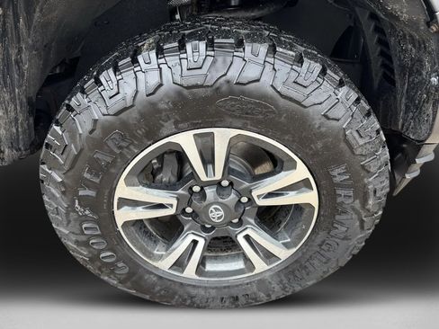 Used 2020 Toyota Tacoma SR image 12