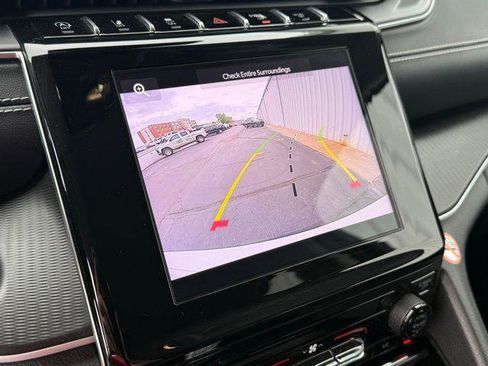 Used 2023 Jeep Grand Cherokee L Laredo image 14