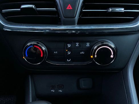 Used 2025 Buick Encore GX Preferred image 24