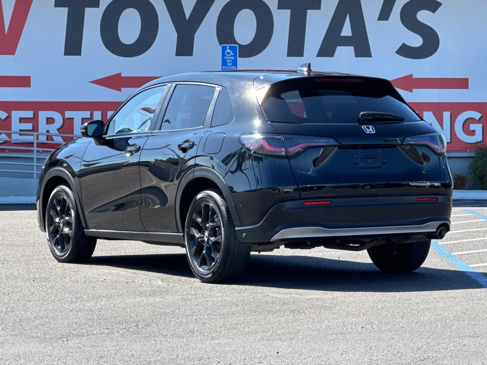 Used 2025 Honda HR-V Sport image 3