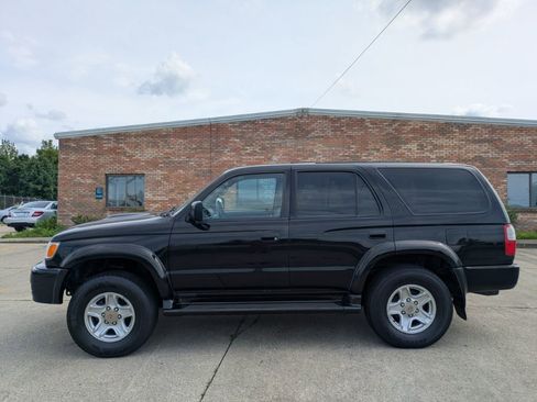Used 2000 Toyota 4Runner SR5 AWD/4WD image 8