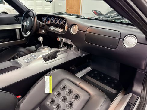Used 2005 Ford GT RWD image 27