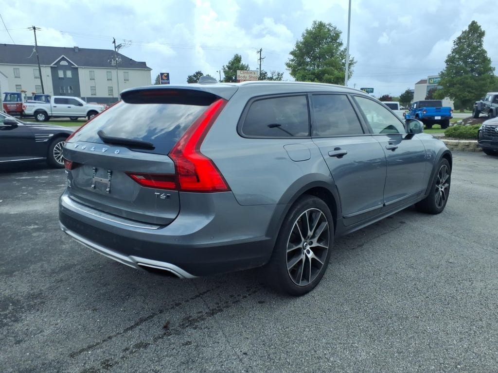 Used 2020 Volvo V90 T6 Cross Country AWD/4WD image 2