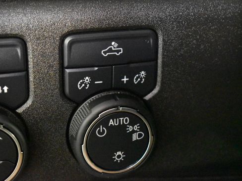 Used 2025 Chevrolet Silverado 1500 LT image 39