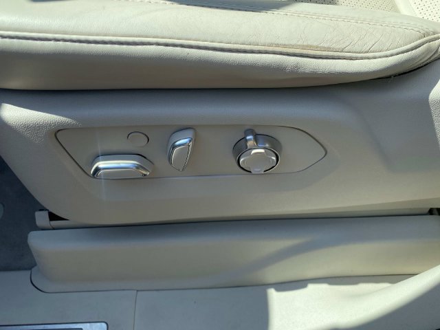 Used 2021 Cadillac Escalade ESV Premium Luxury Platinum AWD/4WD image 16