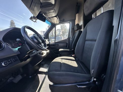 Used 2019 Mercedes-Benz Sprinter 144 Cargo image 10