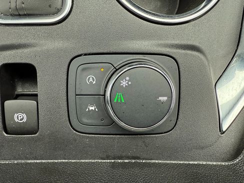 Used 2023 Chevrolet Traverse Premier w/ Redline Edition image 28