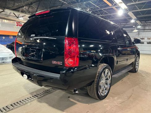 Used 2012 GMC Yukon XL SLT w/ SLT Chrome Package image 3