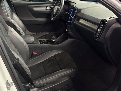 Used 2021 Volvo XC40 T5 R-Design w/ Advanced Package image 8