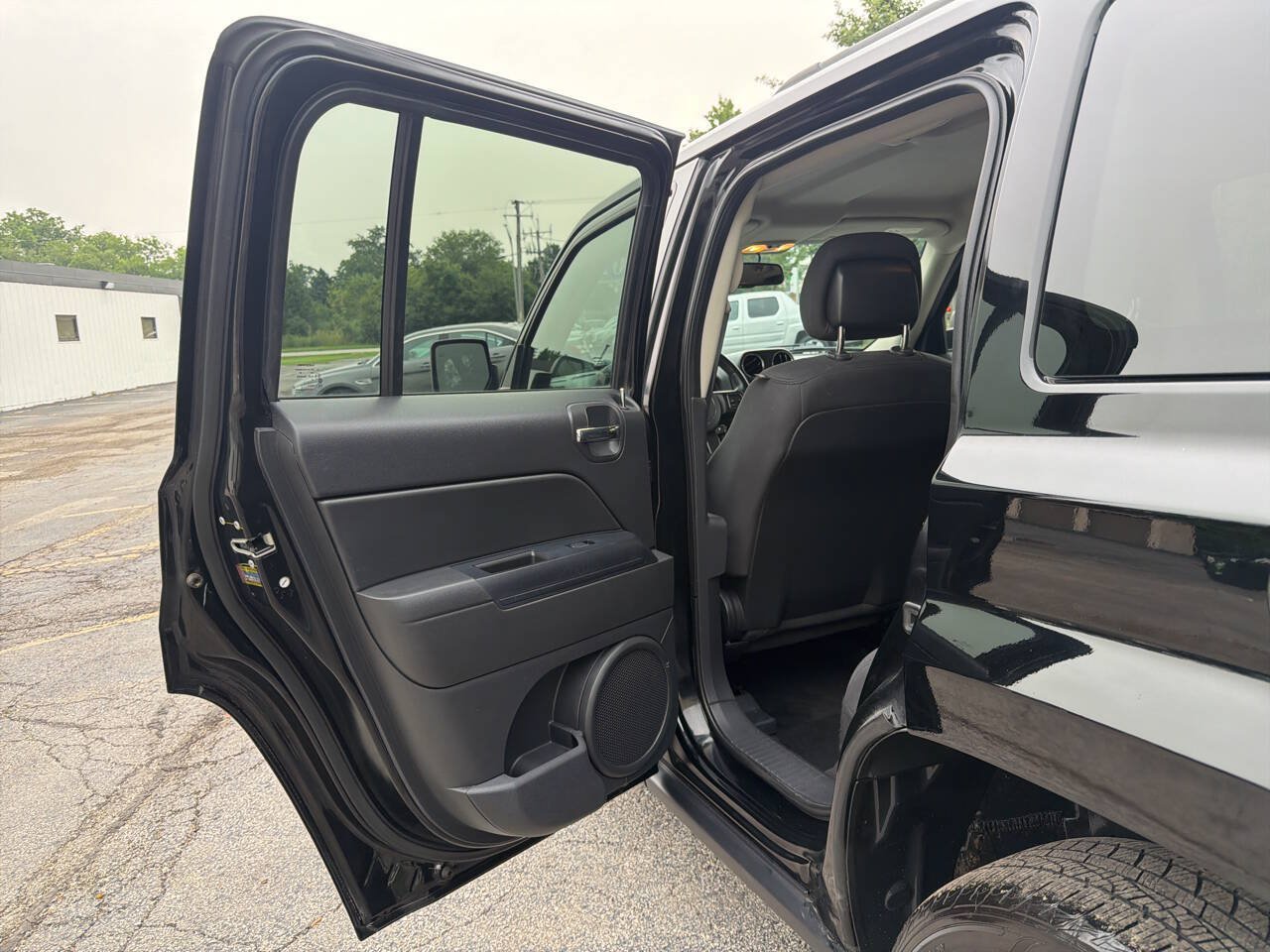 Used 2014 Jeep Patriot Latitude AWD/4WD image 21