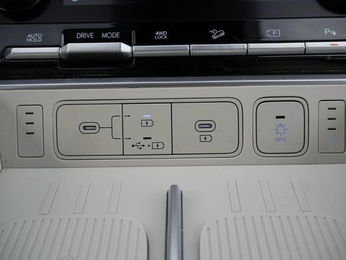 Certified 2025 Hyundai Santa Fe Calligraphy AWD/4WD image 40