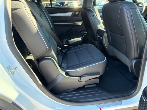 Used 2025 Buick Enclave Preferred image 15