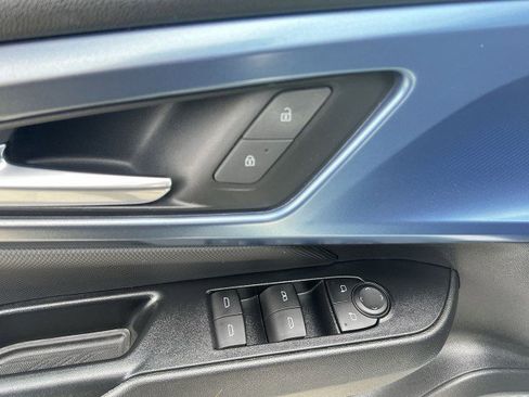 Used 2025 Chevrolet Equinox EV LT w/ Convenience Package image 21