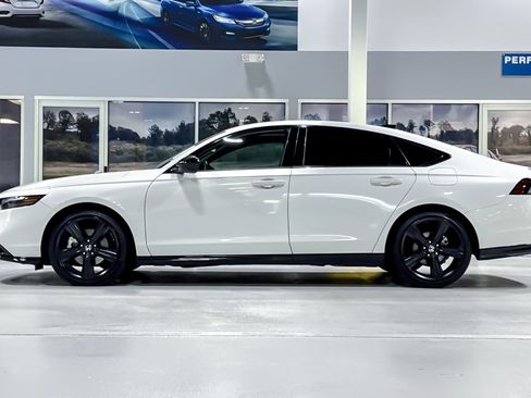 Used 2023 Honda Accord Sport image 2
