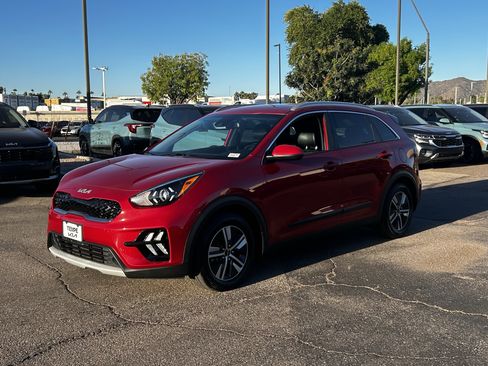 Certified 2022 Kia Niro LXS image 2