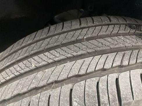 Used 2023 Genesis GV70 2.5T Advanced w/ Advanced Package image 40