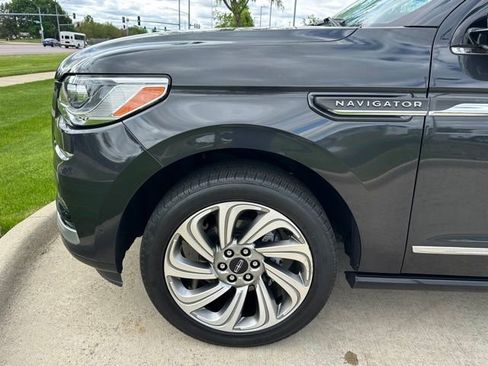 Used 2023 Lincoln Navigator Reserve AWD/4WD image 7